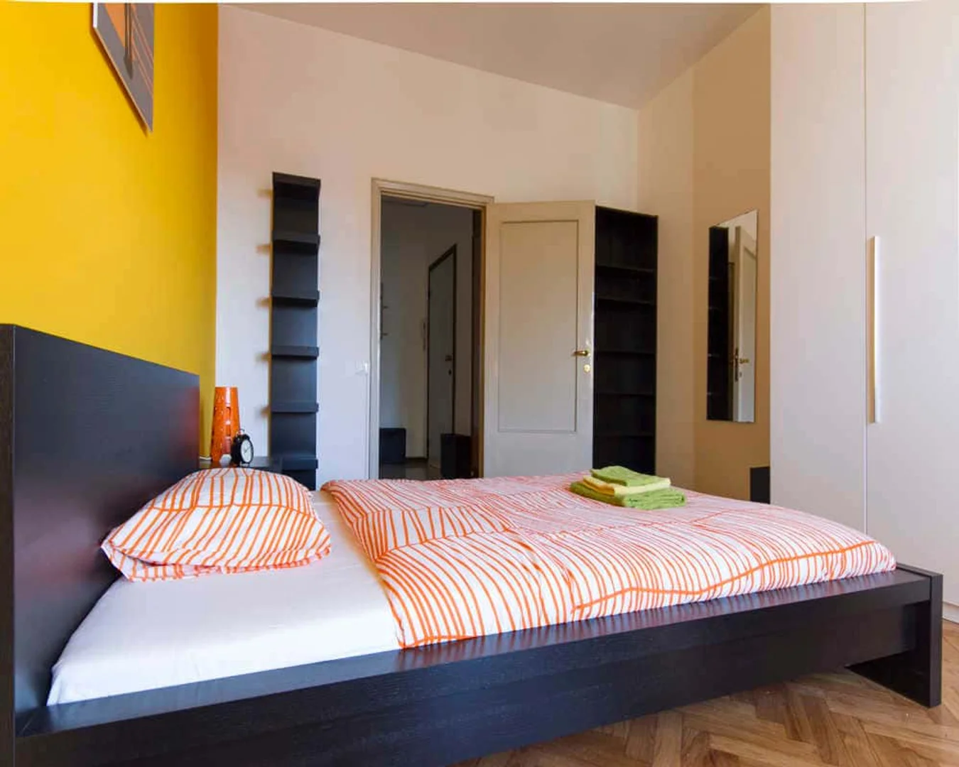 Comfortable and spacious student room in 