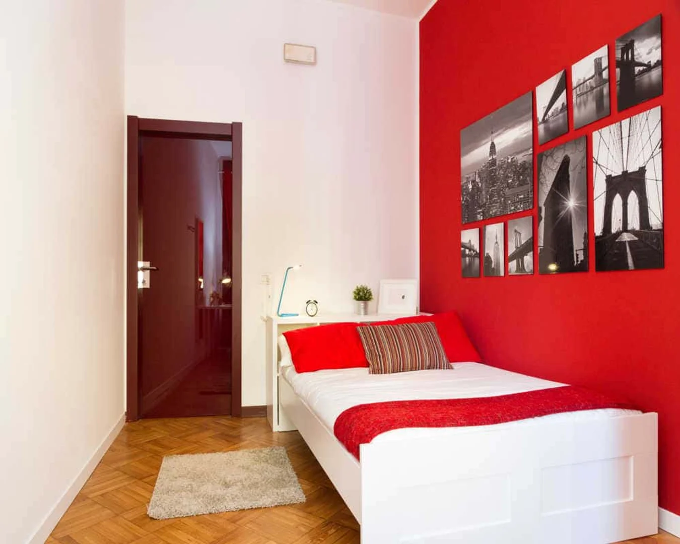 Habitación estudiantil amplia y cómoda en 