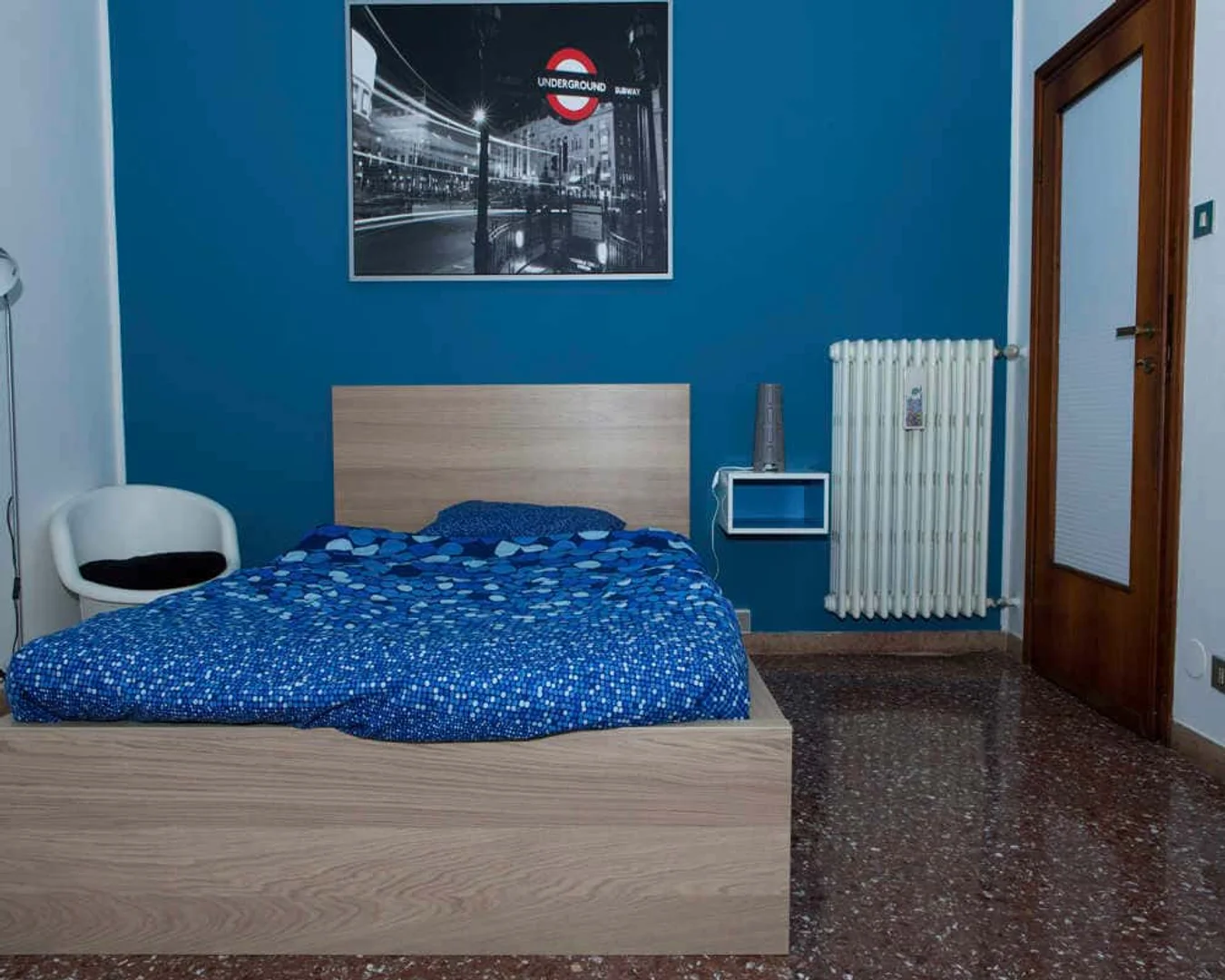 Quarto de estudante económico com localização conveniente em 