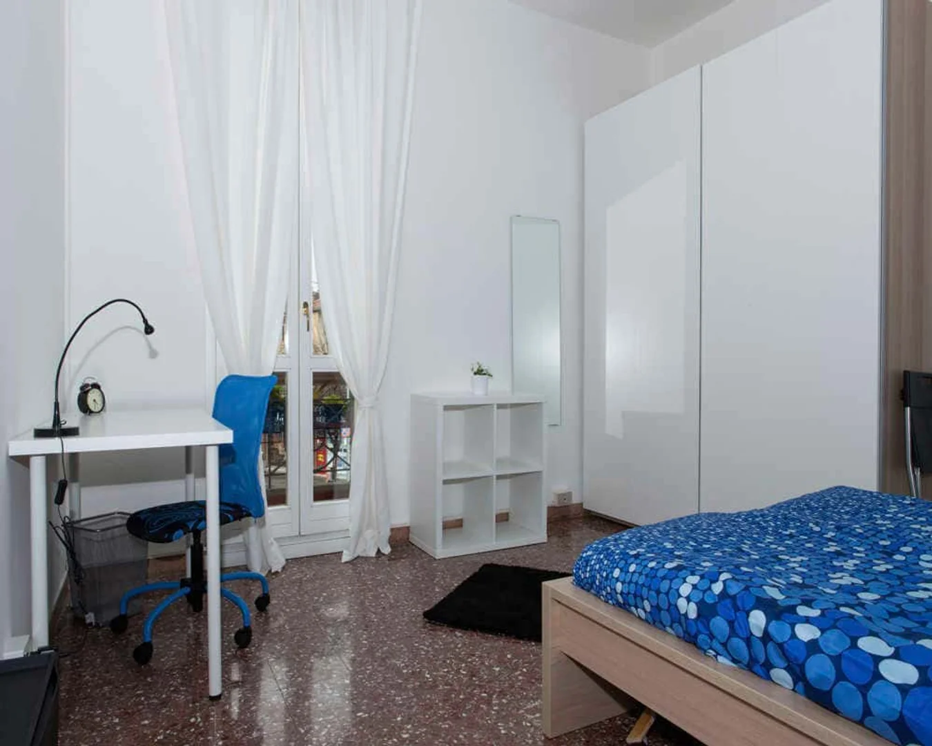 Quarto amigo do estudante em  com comodidades modernas