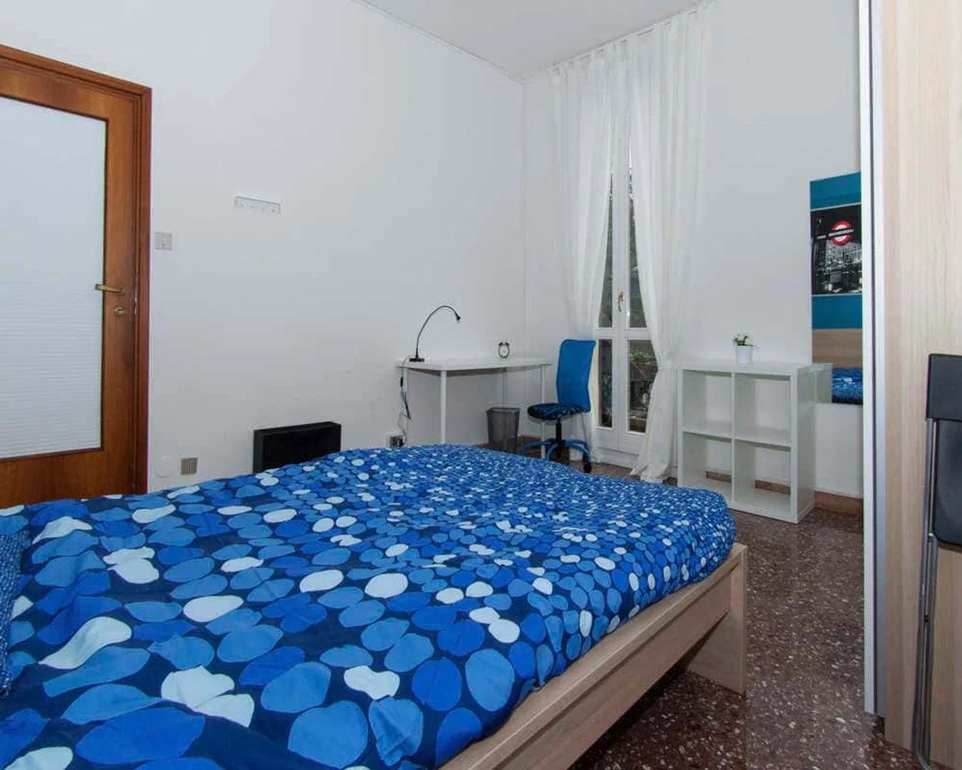 Quarto de estudante económico perto do campus em 