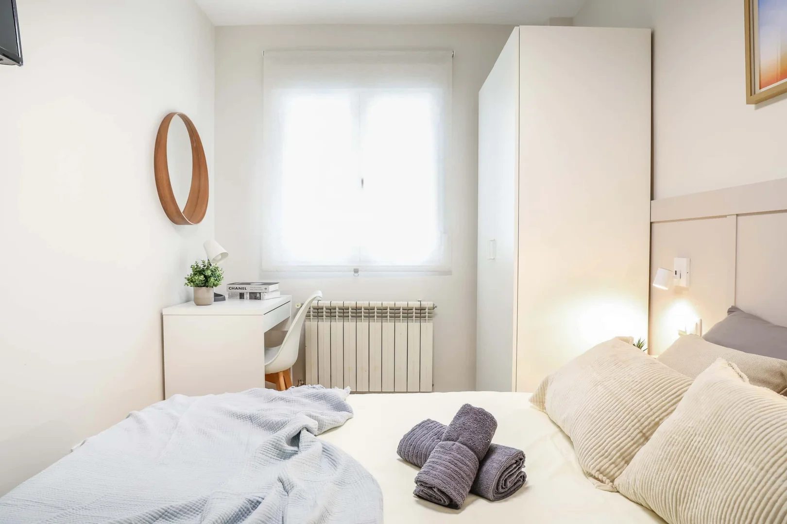 Student-friendly room in  with modern amenities