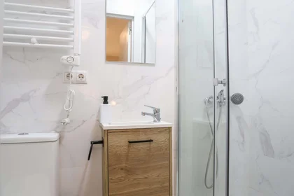 Private room at C. Volver a Empezar, 8, Puente de Vallecas, 28018 Madrid, España, image 7 of 19