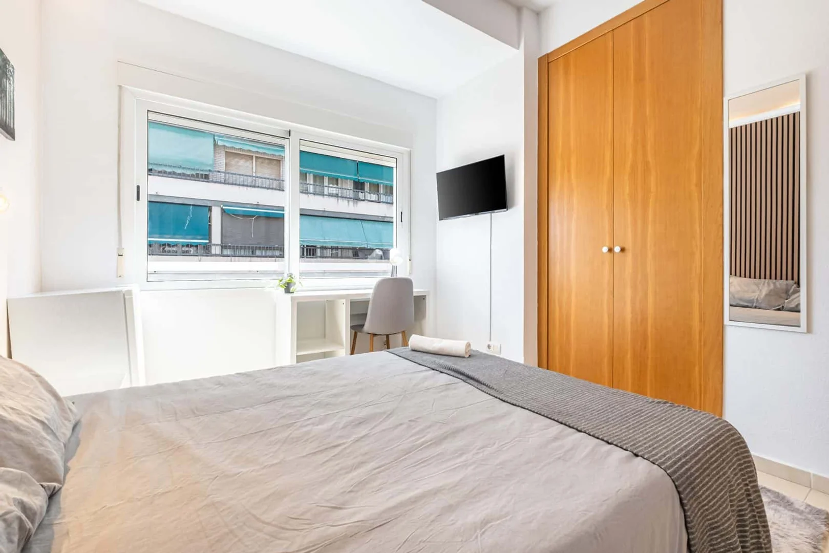 Bezahlbares Zimmer für Studenten mit ausreichender Beleuchtung in 