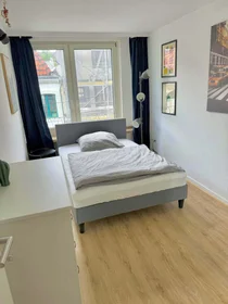 Chambre privée à Kurze Str., 40213 Düsseldorf-Stadtbezirk 1, Germany, image 1 de 5