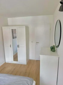 Chambre privée à Kurze Str., 40213 Düsseldorf-Stadtbezirk 1, Germany, image 3 de 5