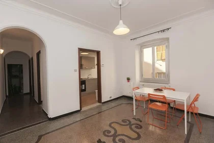 Habitación privada en Corso Buenos Aires, 22, 16129 Genova GE, Italia, imagen 8 de 12