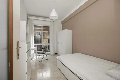 Habitación privada en Via Francesco Dassori, 49, 16131 Genova GE, Italia, imagen 2 de 15