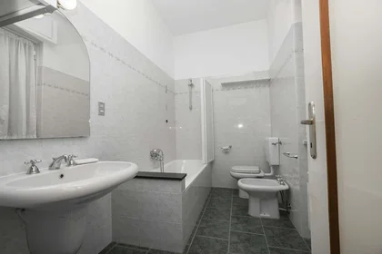 Habitación privada en Via Francesco Dassori, 49, 16131 Genova GE, Italia, imagen 11 de 15