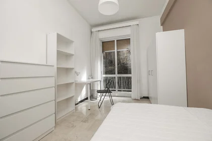 Habitación privada en Via Francesco Dassori, 49, 16131 Genova GE, Italia, imagen 3 de 15