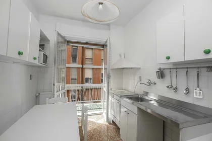 Habitación privada en Via Francesco Dassori, 49, 16131 Genova GE, Italia, imagen 5 de 15