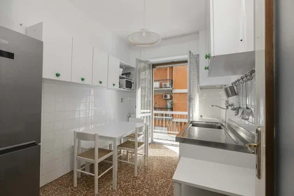 Habitación privada en Via Francesco Dassori, 49, 16131 Genova GE, Italia, imagen 7 de 15