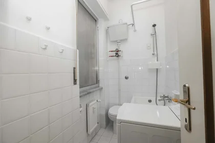 Habitación privada en Via Francesco Dassori, 49, 16131 Genova GE, Italia, imagen 9 de 15