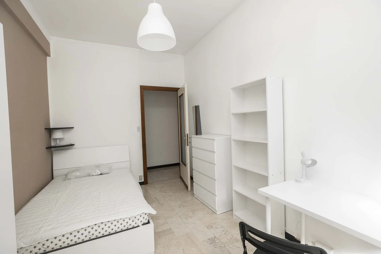 Helles und luftiges Studentenzimmer mit einfachem Zugang zur Universität in