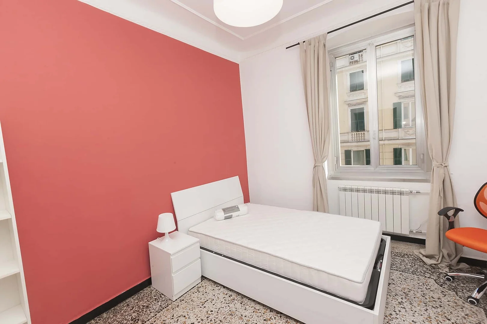 Habitación en apartamento estudiantil en alquiler en , completamente amueblado