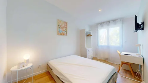 Privatzimmer in der Imp. Martinon, 33400 Talence, France, bild 1 von 10