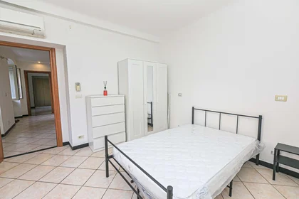 Habitación privada en Via Giacomo Buranello, 2, 16149 Genova GE, Italia, imagen 4 de 32