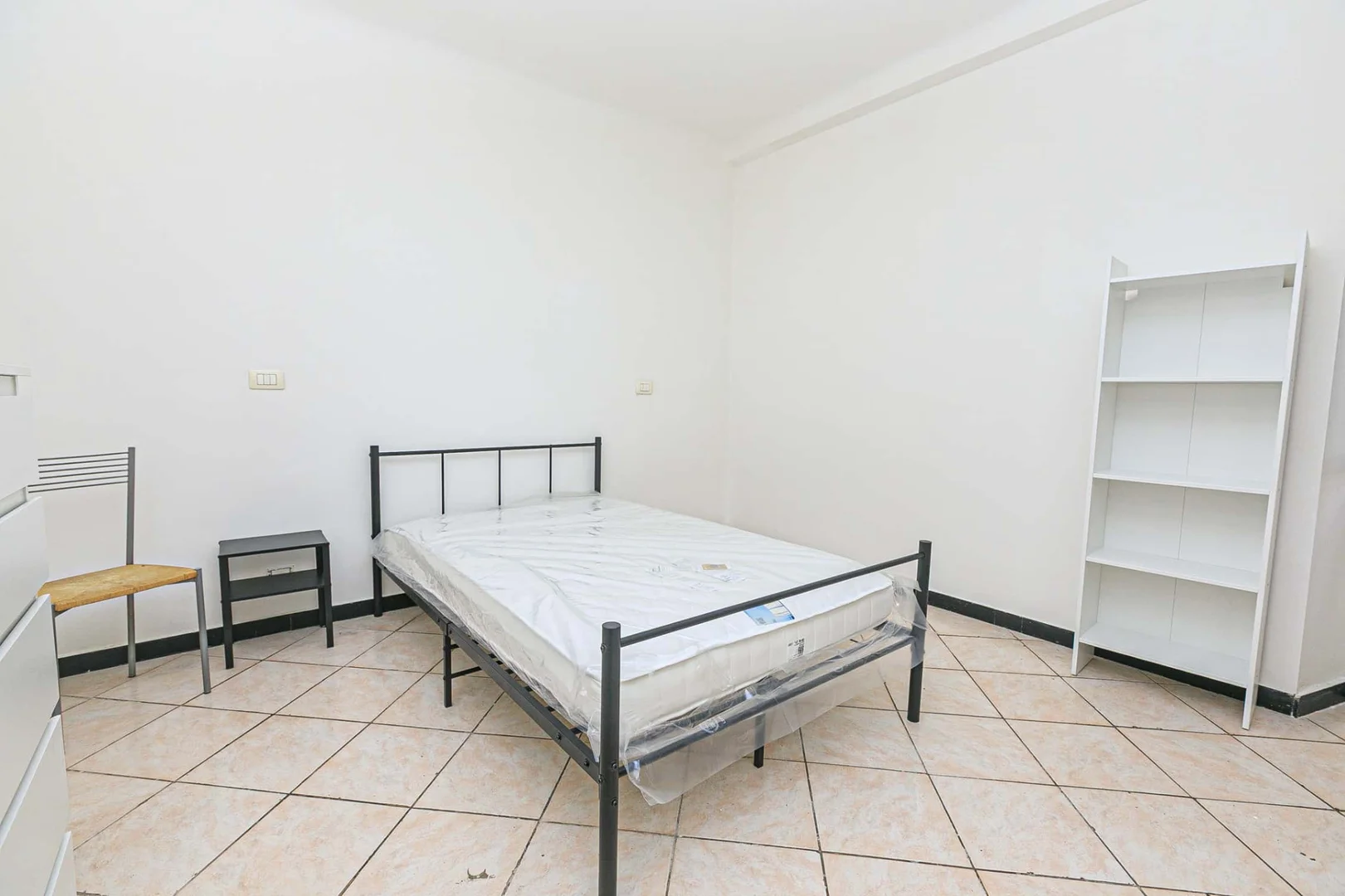 Habitación estudiantil económica con ubicación conveniente en