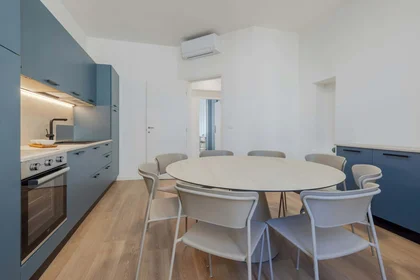 Habitación privada en Via Giovanni Pascoli, 39, 34141 Trieste TS, Italy, imagen 13 de 17