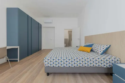 Habitación privada en Via Giovanni Pascoli, 39, 34141 Trieste TS, Italy, imagen 3 de 17