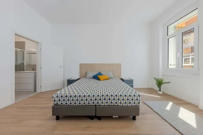 Habitación privada en Via Giovanni Pascoli, 39, 34141 Trieste TS, Italy, imagen 5 de 17