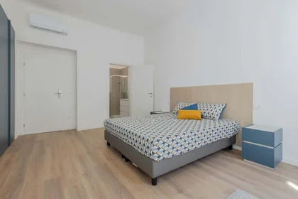 Habitación privada en Via Giovanni Pascoli, 39, 34141 Trieste TS, Italy, imagen 6 de 17
