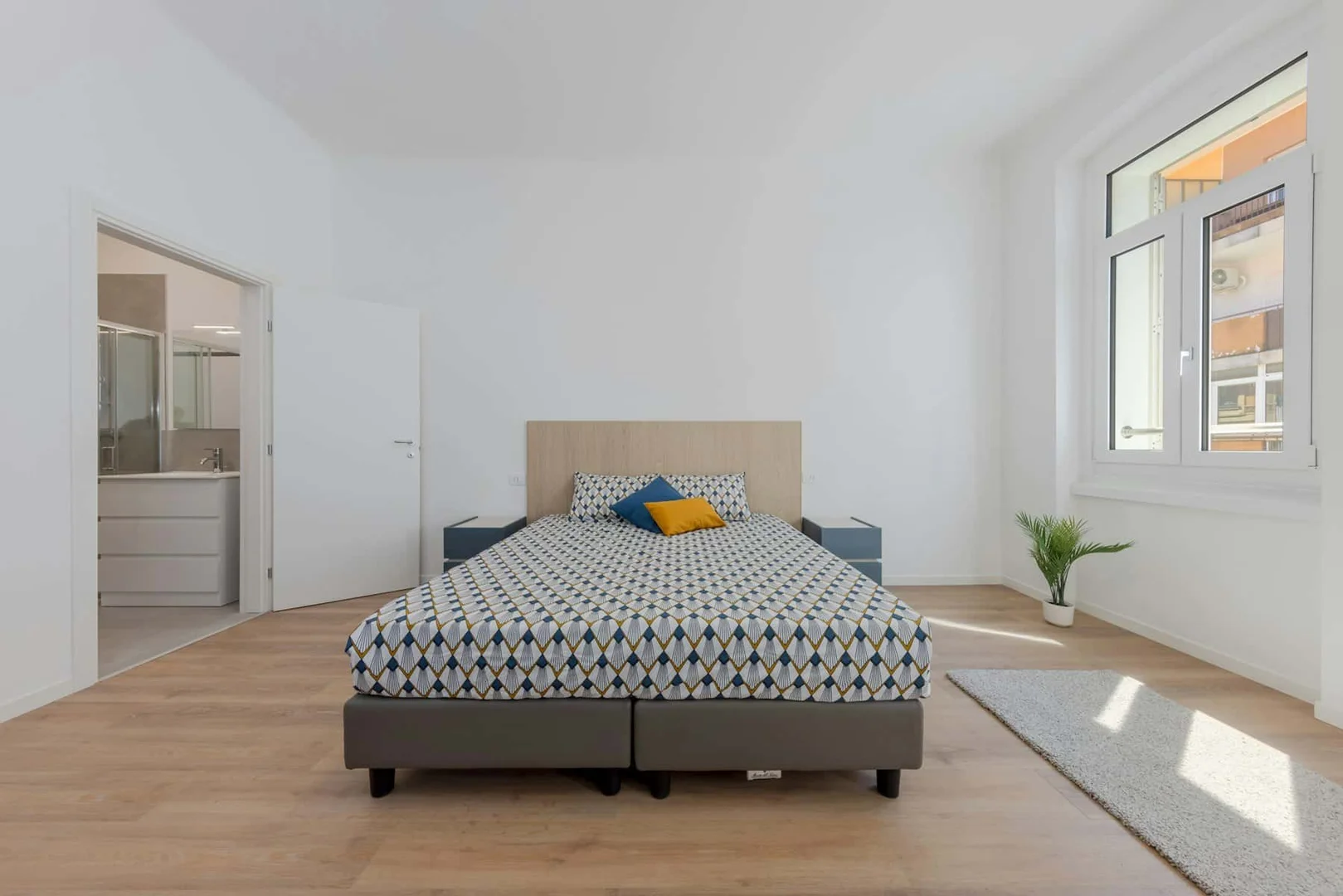 Habitación estudiantil amplia y cómoda en 