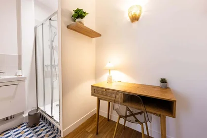 Habitación privada en 77 Rue de Bellevue, 92100 Boulogne-Billancourt, France, imagen 3 de 12