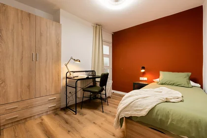 Quarto privado em Carrer de Sardà, 64, 08203 Sabadell, Barcelona, Spain, imagem 1 de 13
