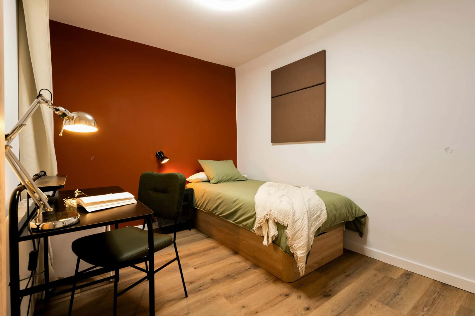 Quarto acolhedor para estudantes disponível em