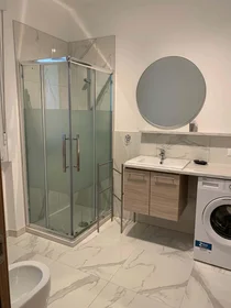 Habitación privada en Via Paolo Sarpi, 8 B, 33100 Udine UD, Italia, imagen 14 de 15