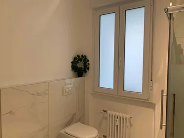 Habitación privada en Via Paolo Sarpi, 8 B, 33100 Udine UD, Italia, imagen 7 de 15