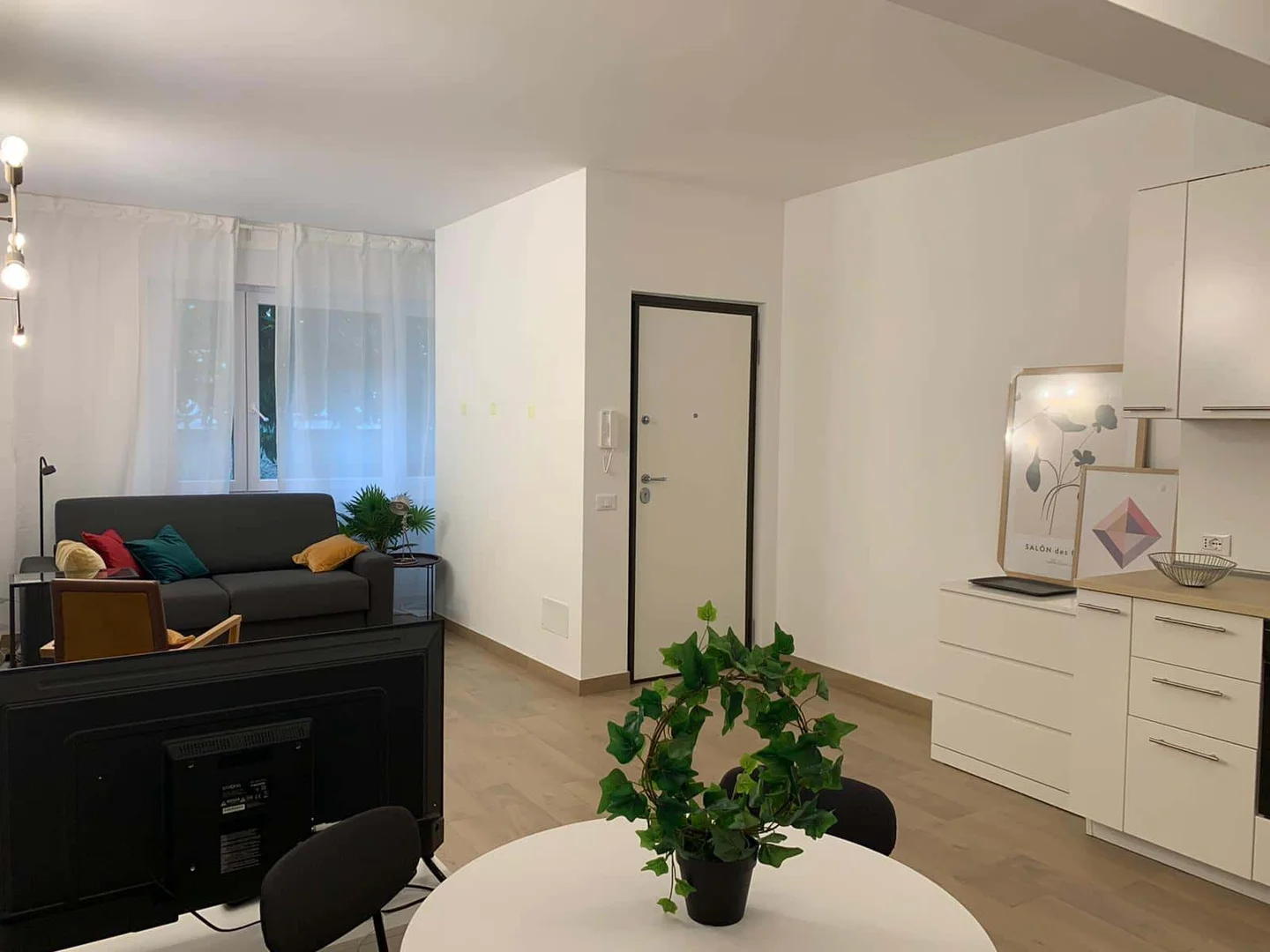 Chambre confortable pour étudiants disponible dans 