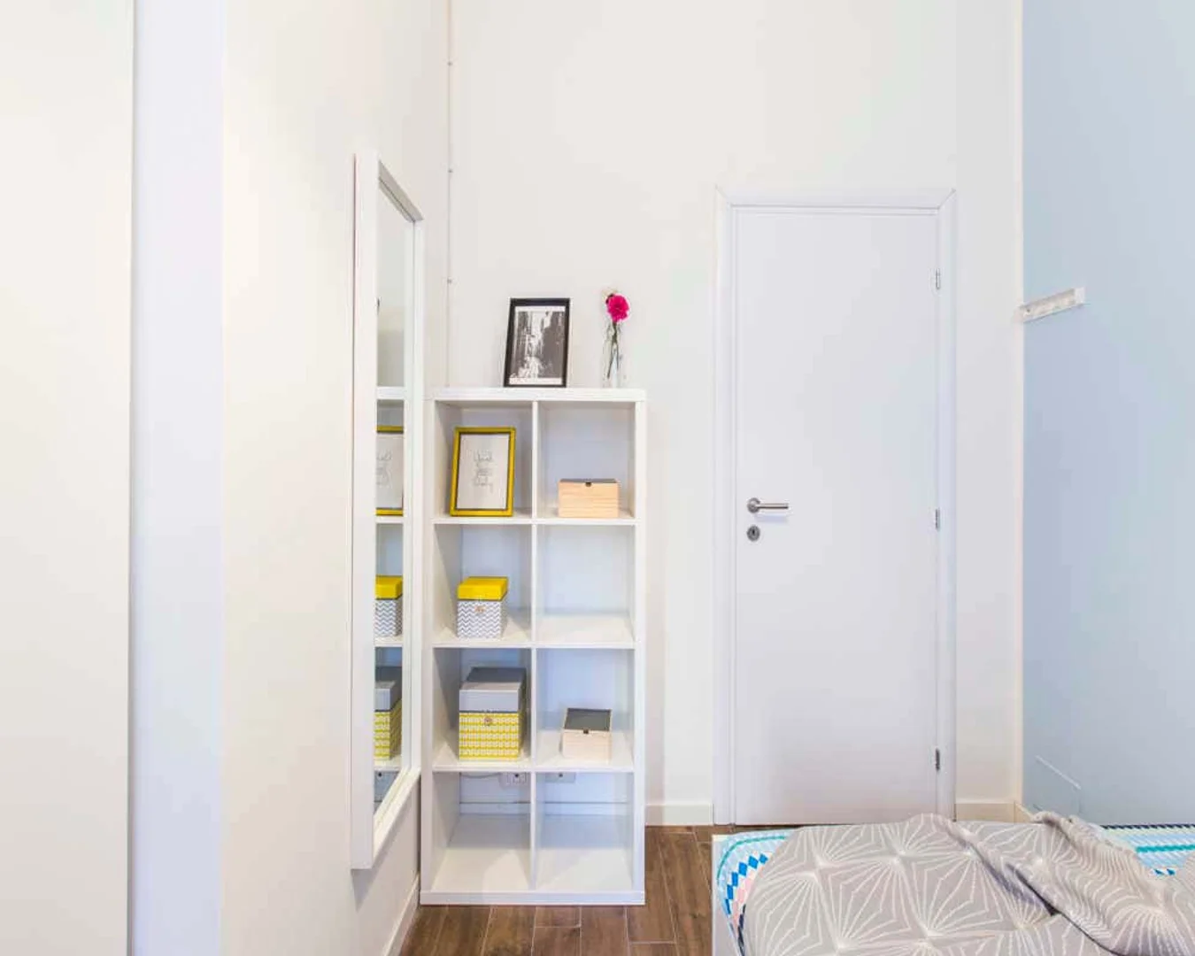 Functional student room perfect for studying in 