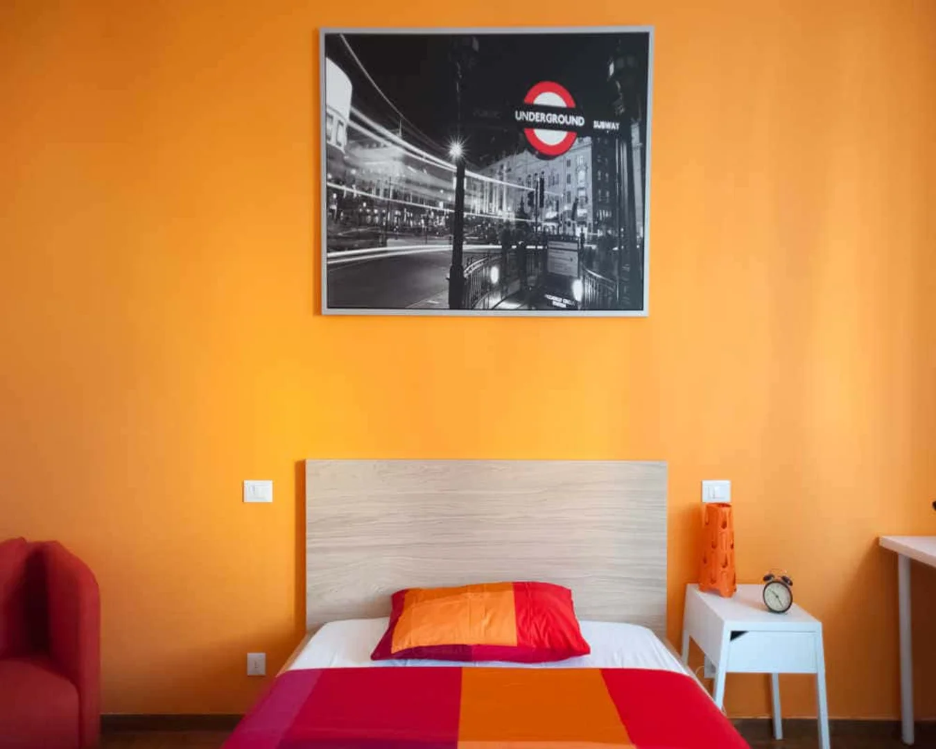 Cozy room for students available in 