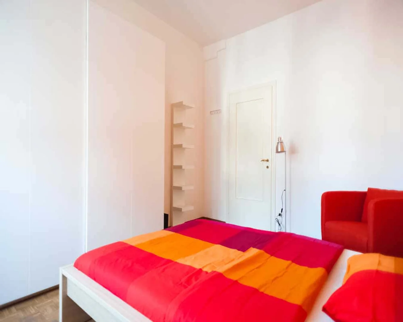Cozy room for students available in 