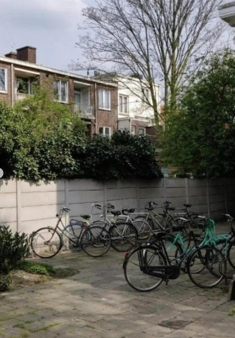 Habitación estudiantil económica cerca del campus en 