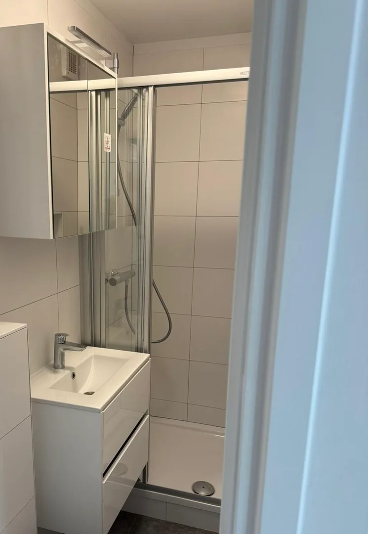 Self-contained studio for students in central 