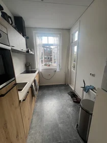 Private room at Oudemansstraat, image 1 of 10