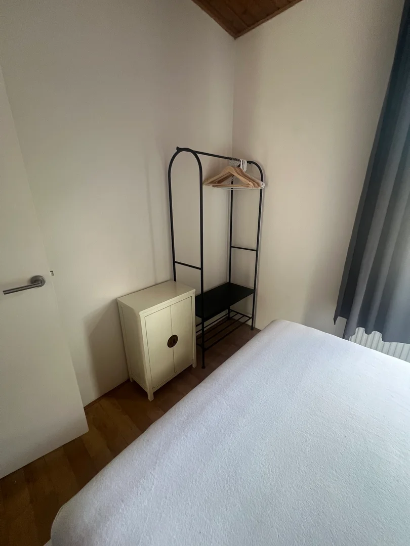 Budget-friendly student room close to campus in 