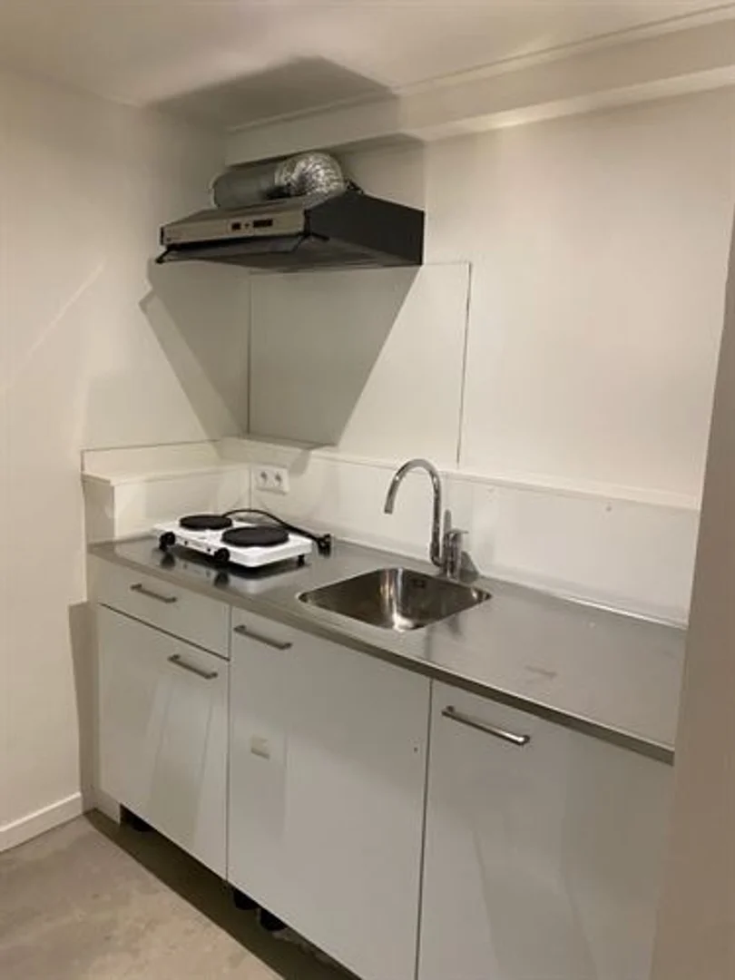 Quarto de estudante económico perto do campus em 