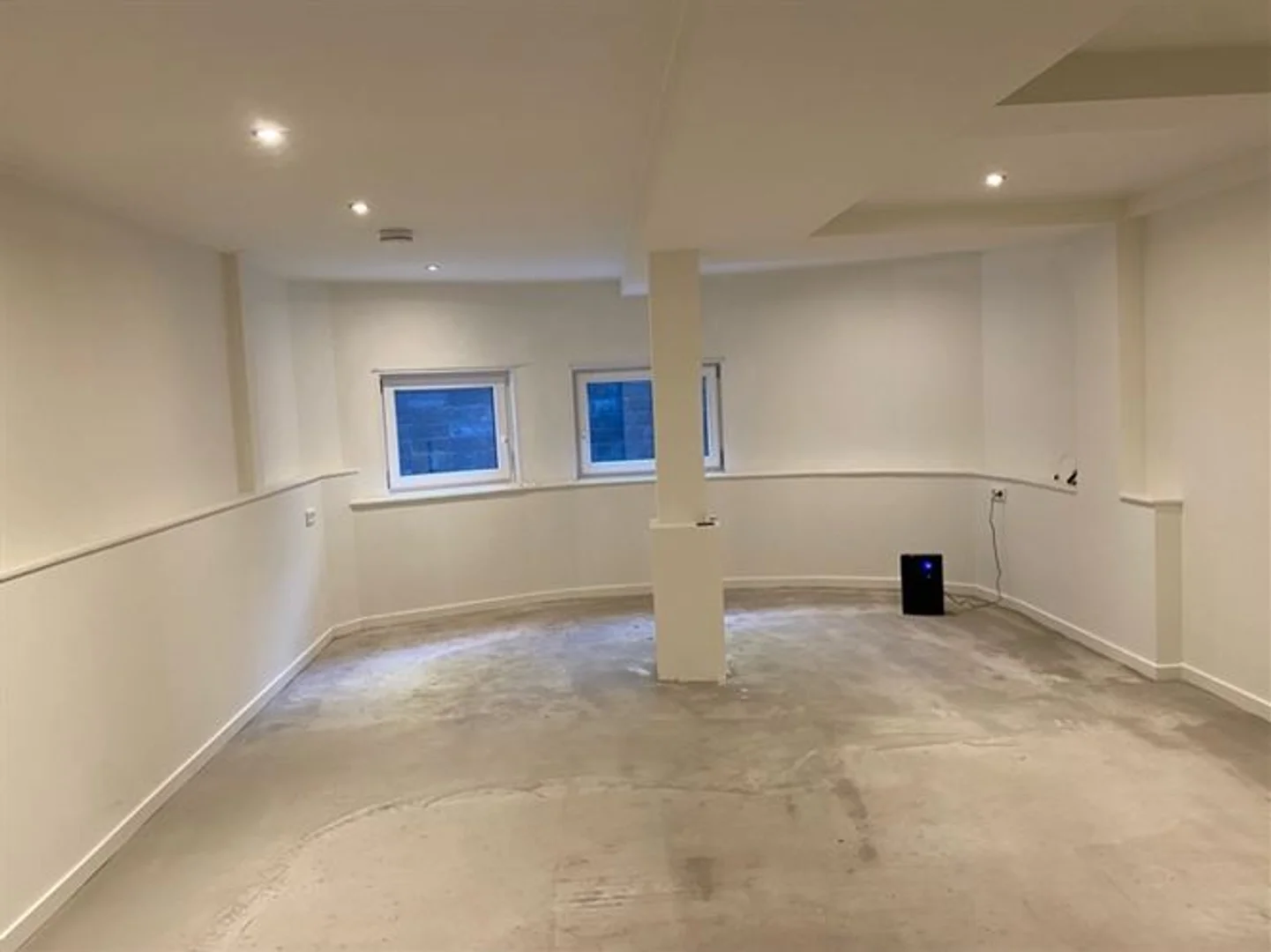 Quarto de estudante em  com área de estudo e instalações partilhadas