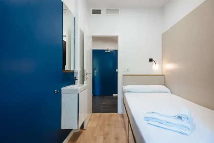 Quarto compartilhado em residência em Avda de la palmera 17, imagem 2 de 11