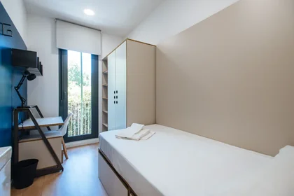 Quarto compartilhado em residência em Avda de la palmera 17, imagem 4 de 11