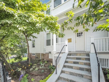 Alojamiento entero en residencia en 100, Chestnut Ave., Unit 3, Jamaica Plain, Boston, MA, 02130, imagen 1 de 23