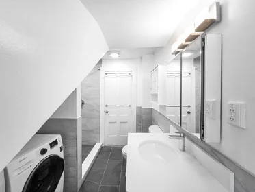 Alojamiento entero en residencia en 100, Chestnut Ave., Unit 3, Jamaica Plain, Boston, MA, 02130, imagen 20 de 23