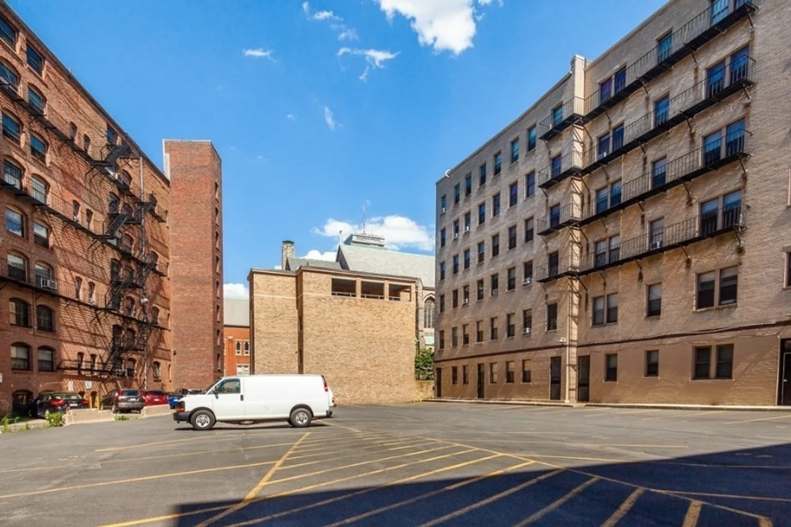 Fully equipped studio flat for students in 