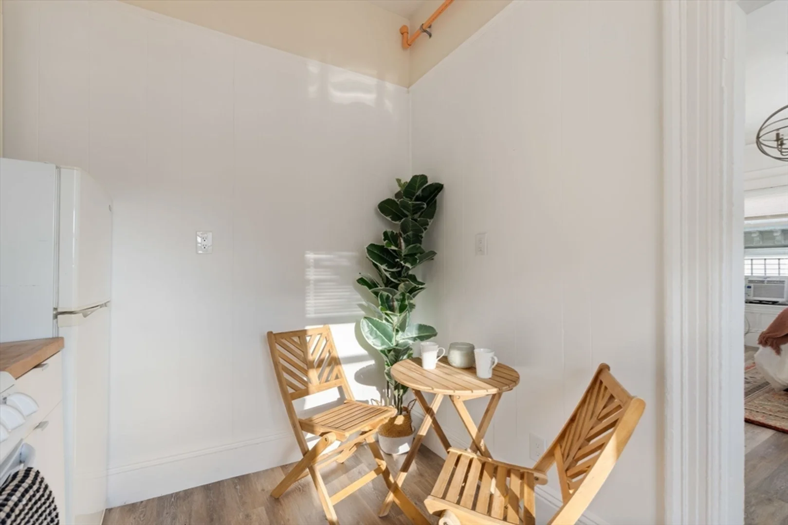 Self-contained studio for students in central 