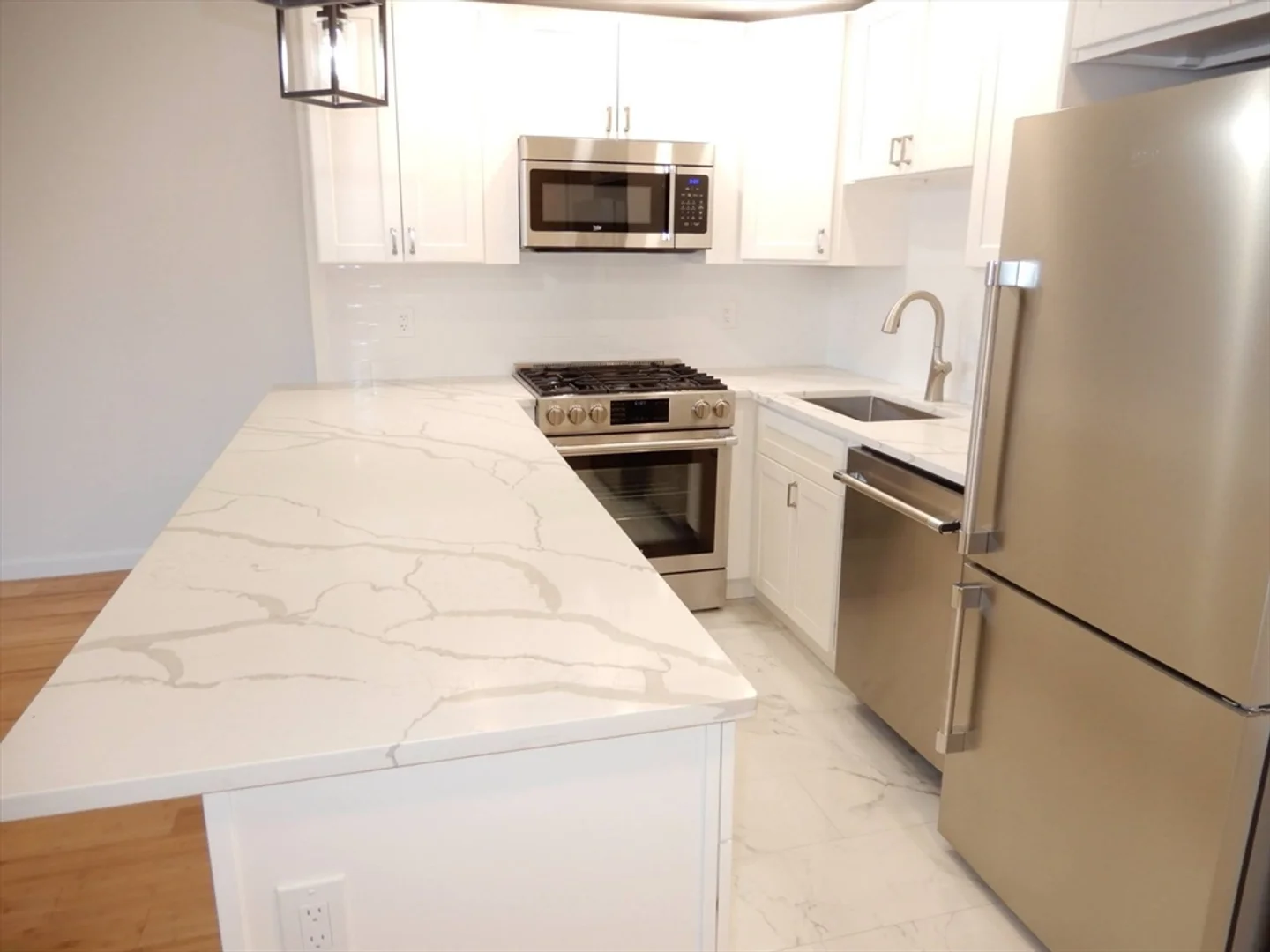 9, Hawthorne Pl., Unit 6J, West End, Boston, MA, 02114