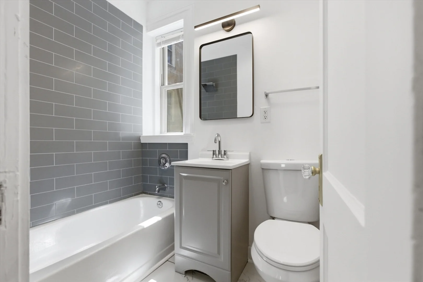 1673, Commonwealth Ave., Unit 3, Brighton, Boston, MA, 02135